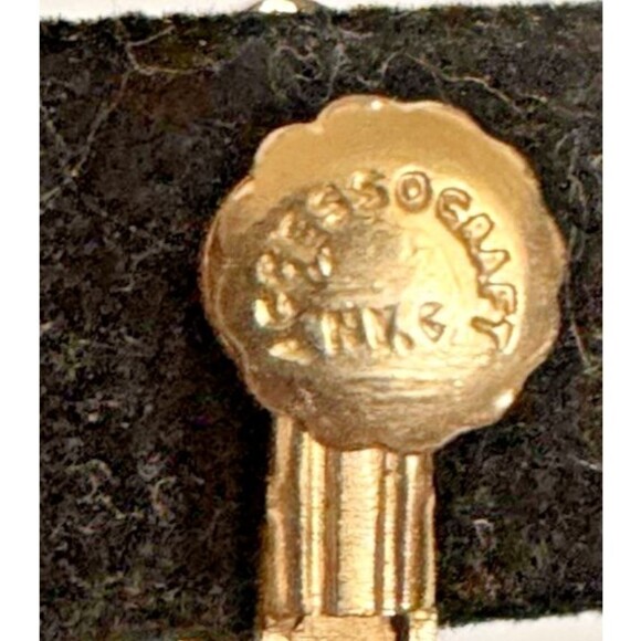 Vintage Accessocraft NYC Blue Cameo Dangle Earrings Goldtone Screwback Signed - Picture 5 of 12